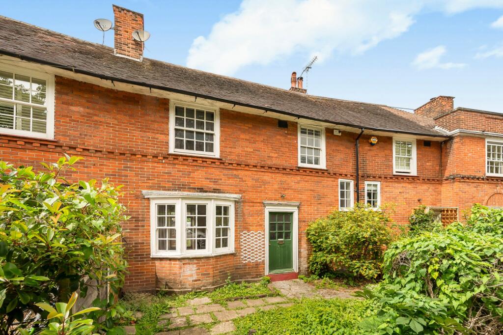 3 bed Mid Terraced House for rent in Putney. From Chestertons Estate Agents - Putney Lettings