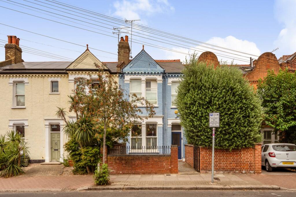 4 bed Mid Terraced House for rent in Putney. From Chestertons Estate Agents - Putney Lettings