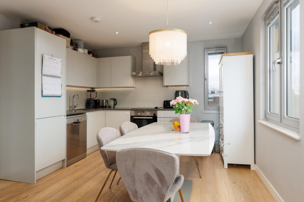 2 bed 1st Floor Flat for rent in Putney. From Chestertons Estate Agents - Putney Lettings