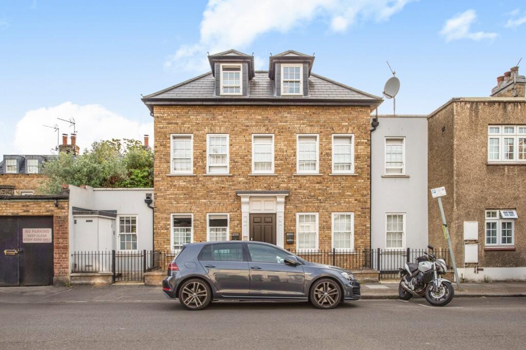 2 bed 1st Floor Flat for rent in Putney. From Chestertons Estate Agents - Putney Lettings