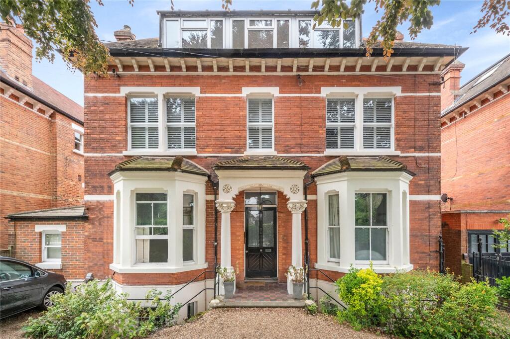 3 bed 1st Floor Flat for rent in Wandsworth. From Chestertons Estate Agents - Putney Lettings