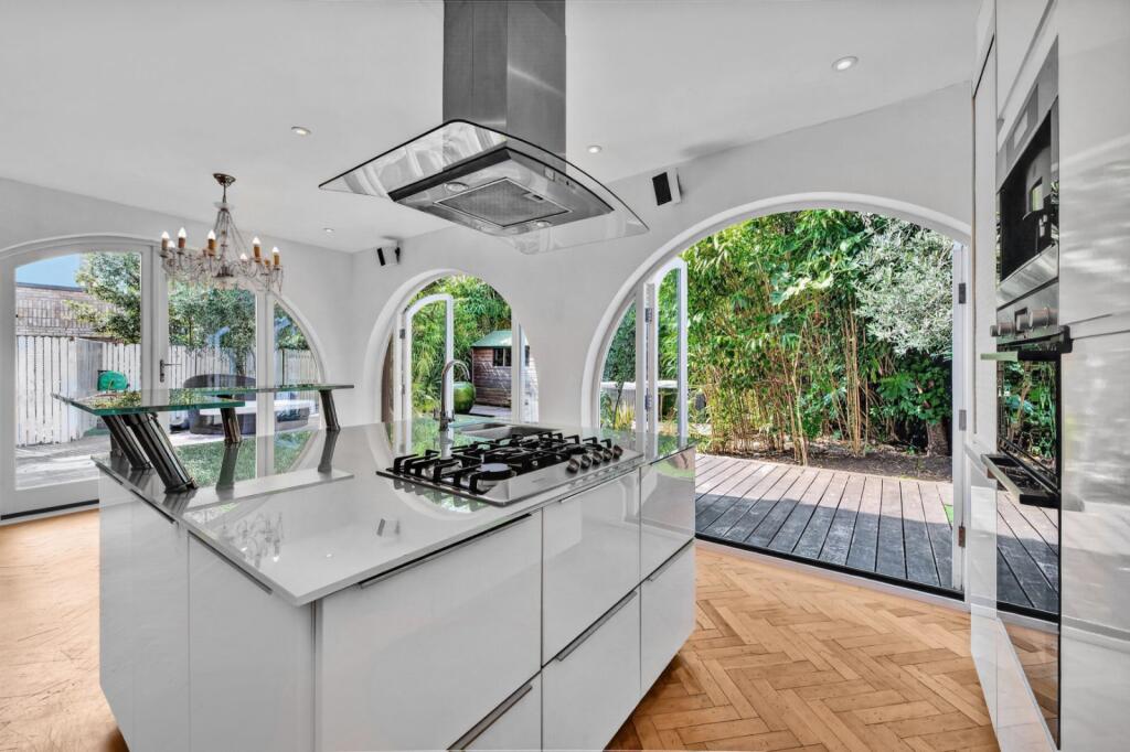 3 bed House (unspecified) for rent in Putney. From Chestertons Estate Agents - Putney Lettings
