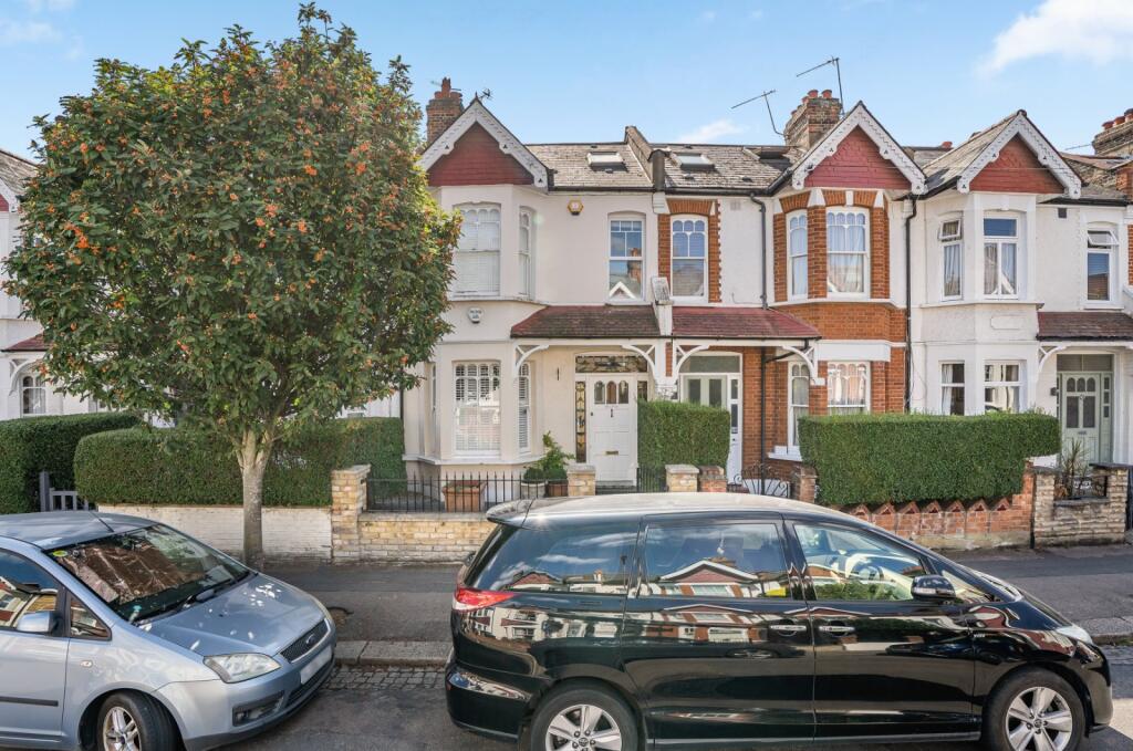 4 bed Detached for rent in Wimbledon. From Chestertons Estate Agents - Putney Lettings 4 bed Detached for rent in Wimbledon. From Chestertons Estate Agents - Putney Lettings