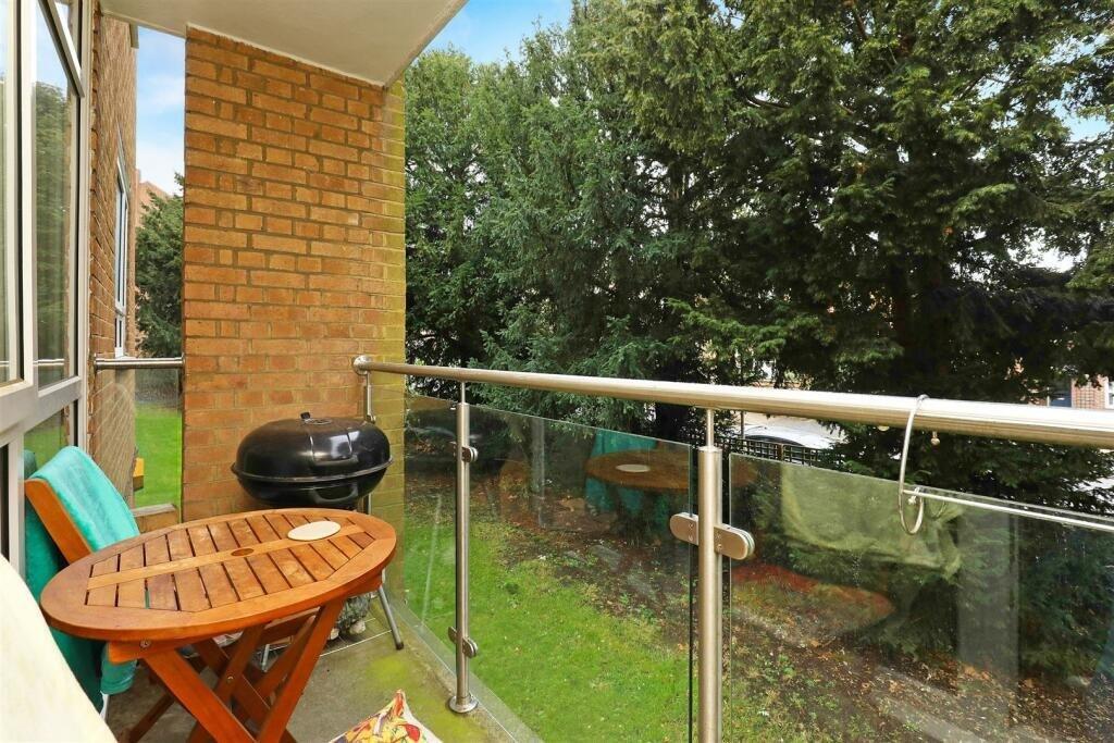2 bed 1st Floor Flat for rent in Putney. From Chestertons Estate Agents - Putney Lettings