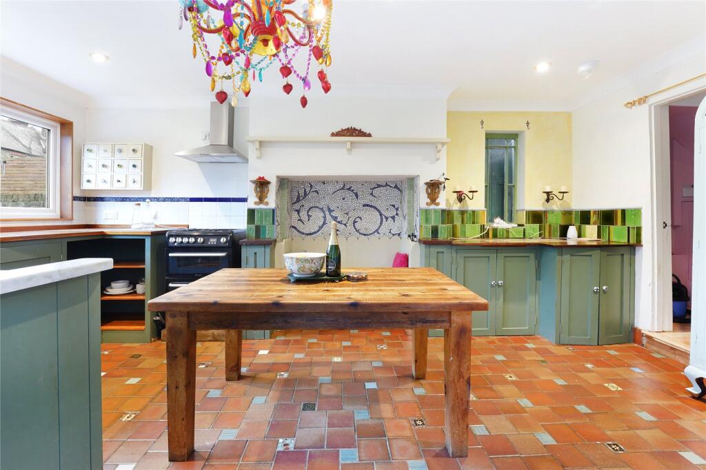 4 bed Detached for rent in Wandsworth. From Chestertons Estate Agents - Putney Lettings 4 bed Detached for rent in Wandsworth. From Chestertons Estate Agents - Putney Lettings