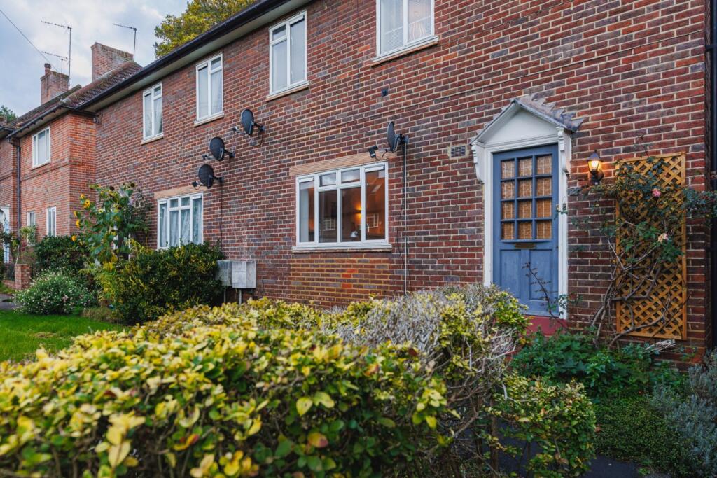 1 bed Detached for rent in Putney. From Chestertons Estate Agents - Putney Lettings