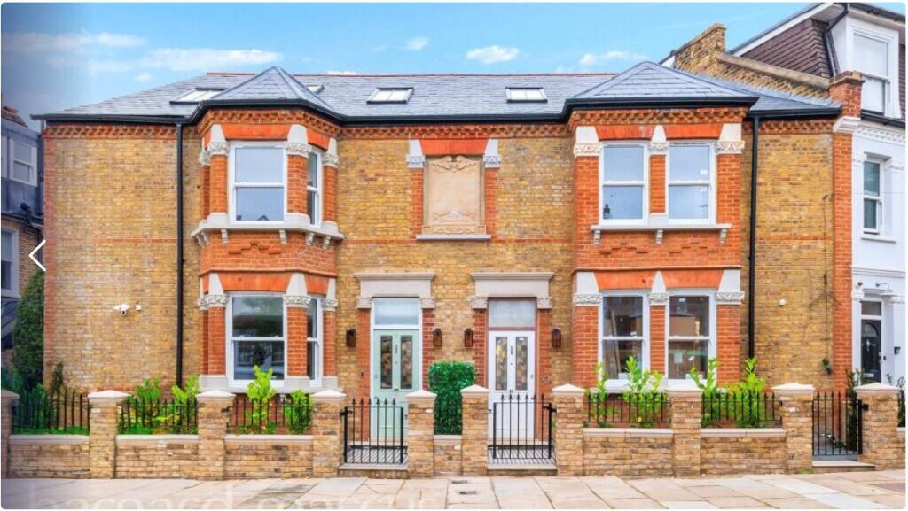 3 bed Detached for rent in Wandsworth. From Chestertons Estate Agents - Putney Lettings