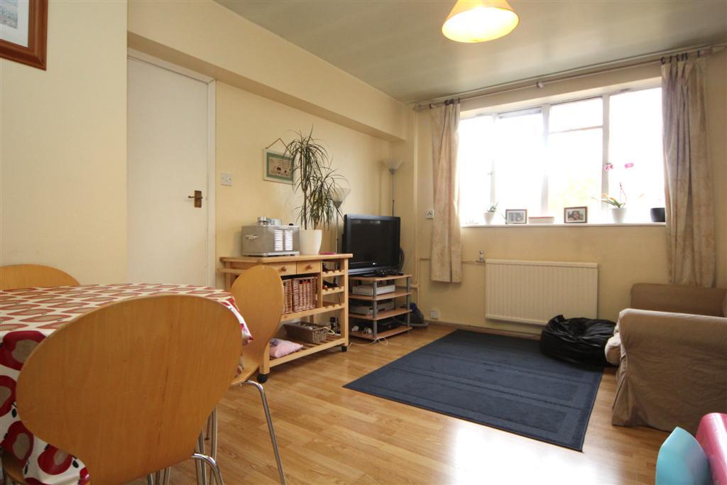 1 bed 1st Floor Flat for rent in Putney. From Chestertons Estate Agents - Putney Lettings