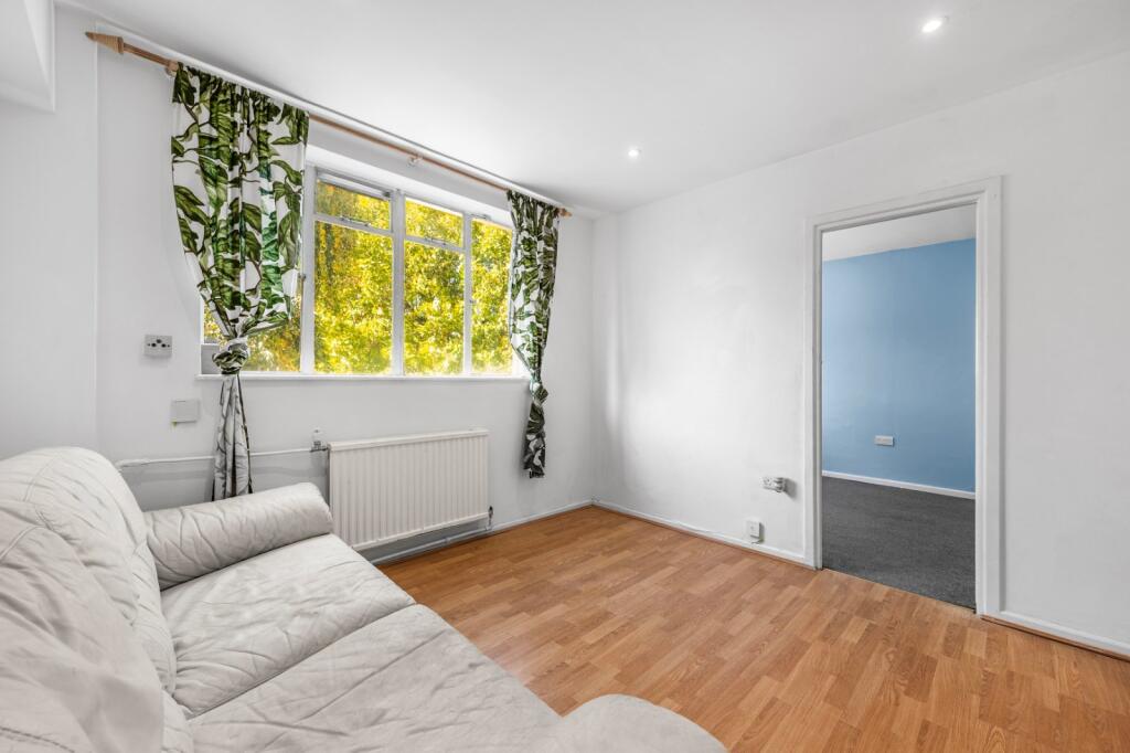 1 bed 1st Floor Flat for rent in Putney. From Chestertons Estate Agents - Putney Lettings