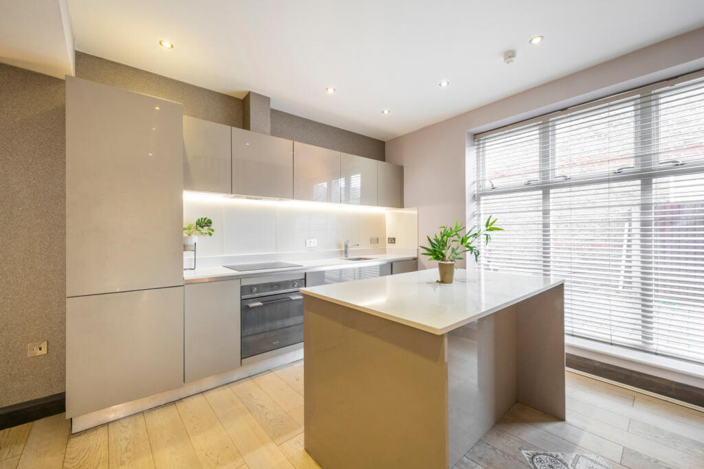 2 bed Mews for rent in Twickenham. From Chestertons Estate Agents - Richmond Lettings