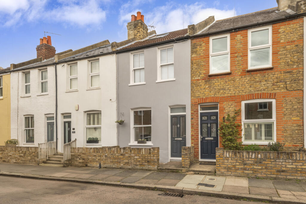 3 bed Mid Terraced House for rent in Twickenham. From Chestertons Estate Agents - Richmond Lettings