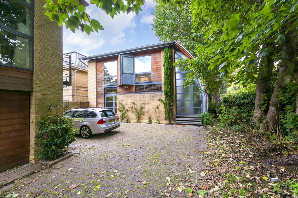 4 bed Detached House for rent in Twickenham. From Chestertons Estate Agents - Richmond Lettings