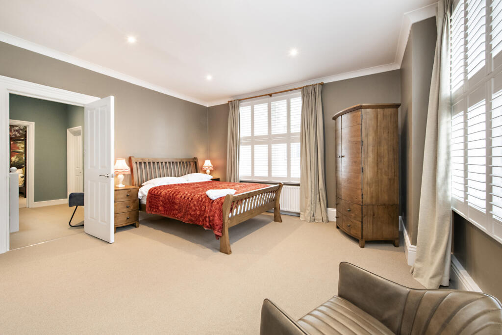4 bed Detached for rent in Richmond. From Chestertons Estate Agents - Richmond Lettings