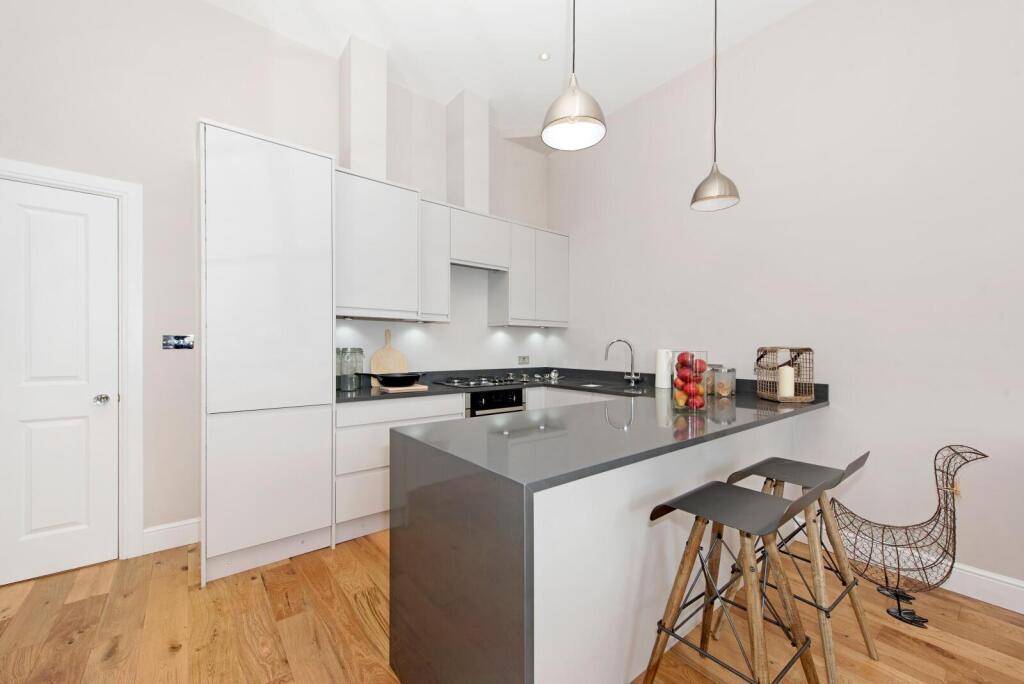 2 bed 1st Floor Flat for rent in Kingston upon Thames. From Chestertons Estate Agents - Richmond Lettings