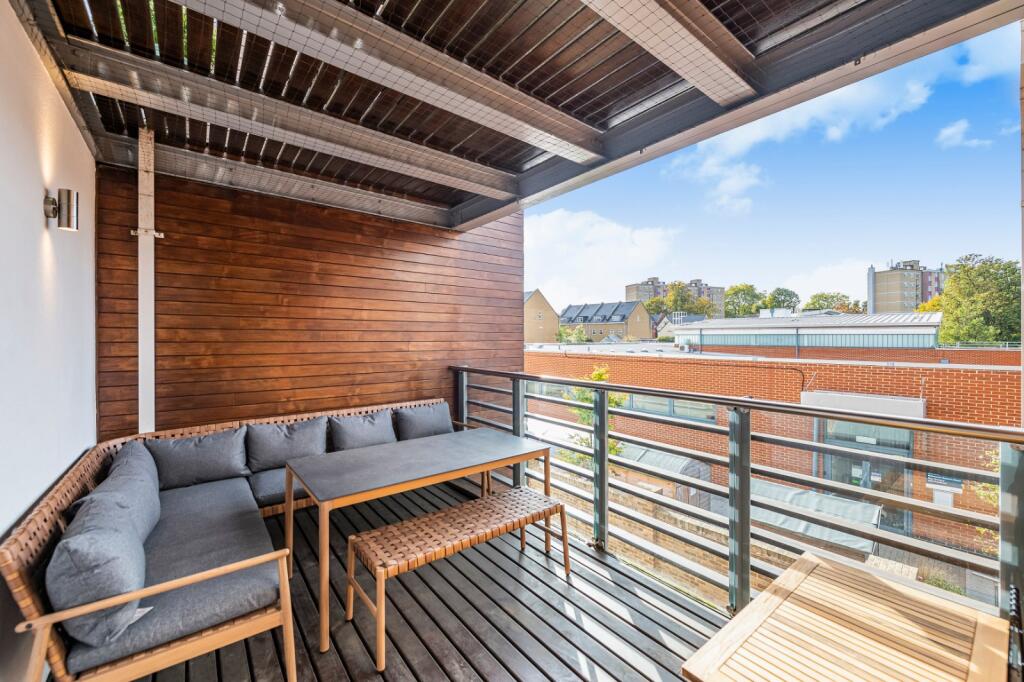 3 bed 1st Floor Flat for rent in Richmond upon Thames. From Chestertons Estate Agents - Richmond Lettings