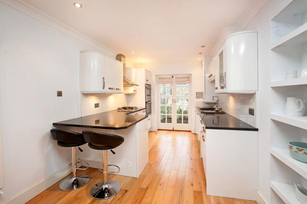 2 bed Mid Terraced House for rent in Richmond. From Chestertons Estate Agents - Richmond Lettings