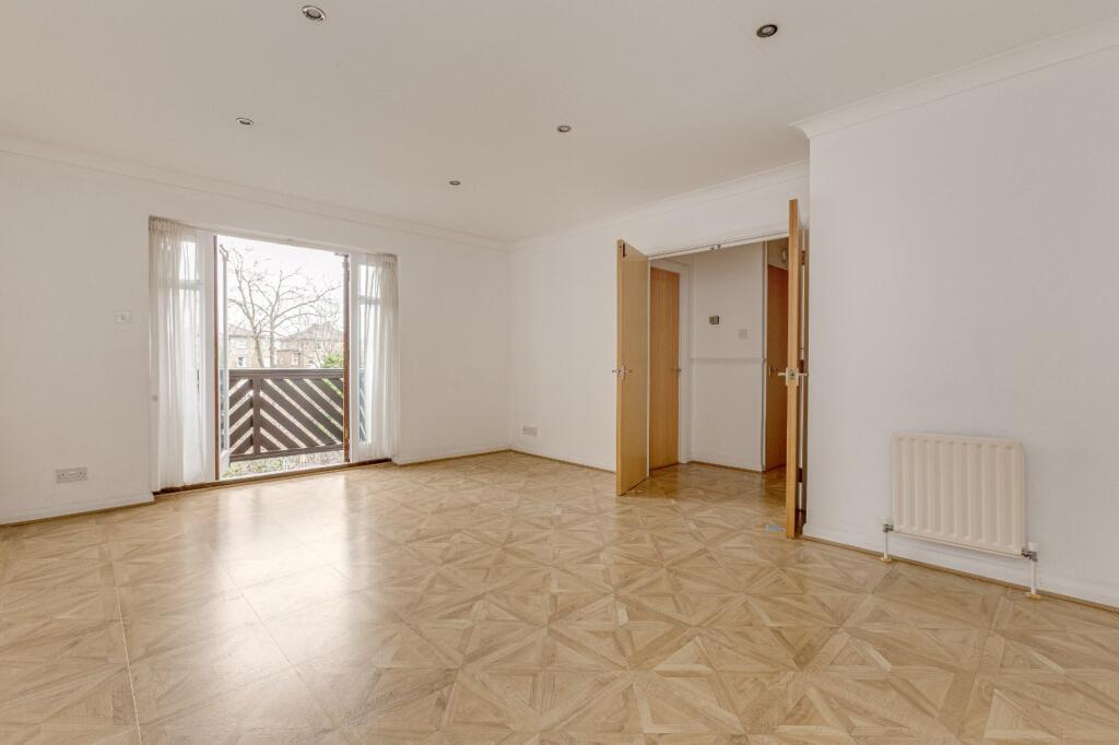 2 bed 1st Floor Flat for rent in Richmond. From Chestertons Estate Agents - Richmond Lettings