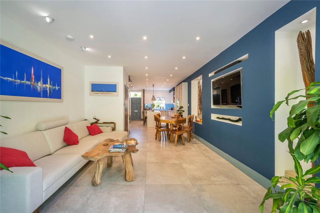 4 bed Mid Terraced House for rent in Richmond. From Chestertons Estate Agents - Richmond Lettings