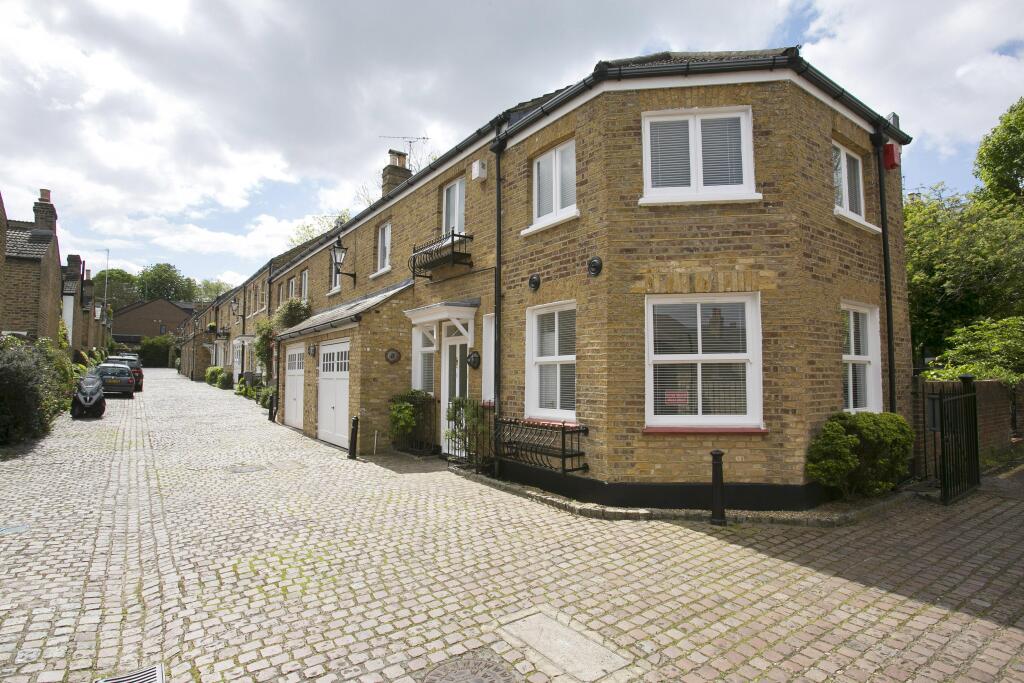 2 bed Detached for rent in Richmond. From Chestertons Estate Agents - Richmond Lettings