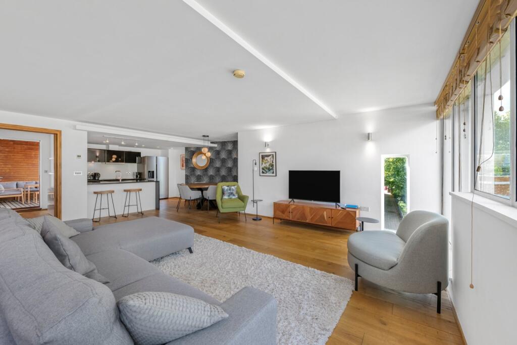 3 bed 1st Floor Flat for rent in Richmond upon Thames. From Chestertons Estate Agents - Richmond Lettings