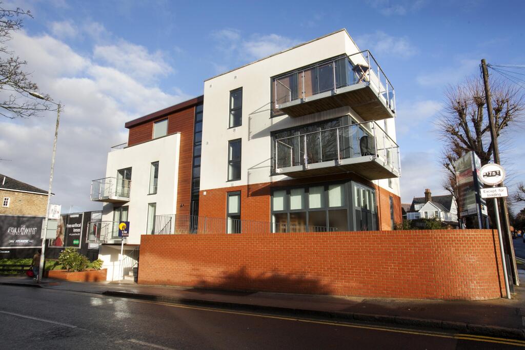2 bed 1st Floor Flat for rent in Surbiton. From Chestertons Estate Agents - Richmond Lettings