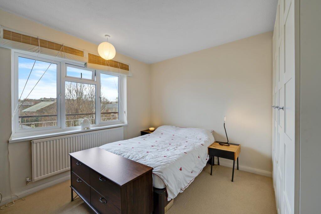 3 bed 1st Floor Flat for rent in Richmond upon Thames. From Chestertons Estate Agents - Richmond Lettings