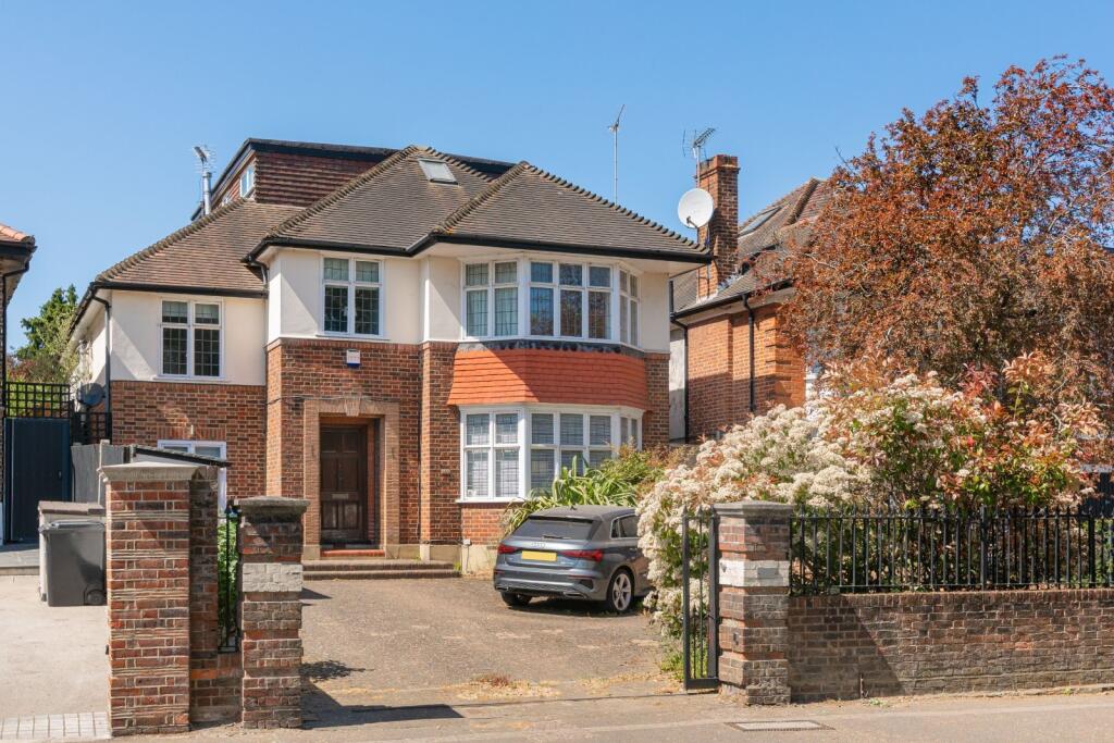6 bed Detached for rent in Richmond. From Chestertons Estate Agents - Richmond Lettings