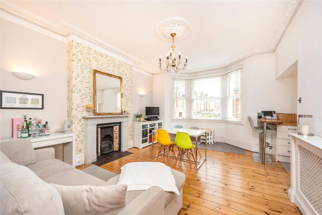 2 bed 1st Floor Flat for rent in Richmond. From Chestertons Estate Agents - Richmond Lettings
