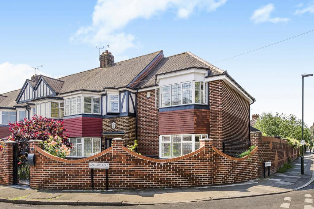 4 bed End of Terrace for rent in Richmond. From Chestertons Estate Agents - Richmond Lettings