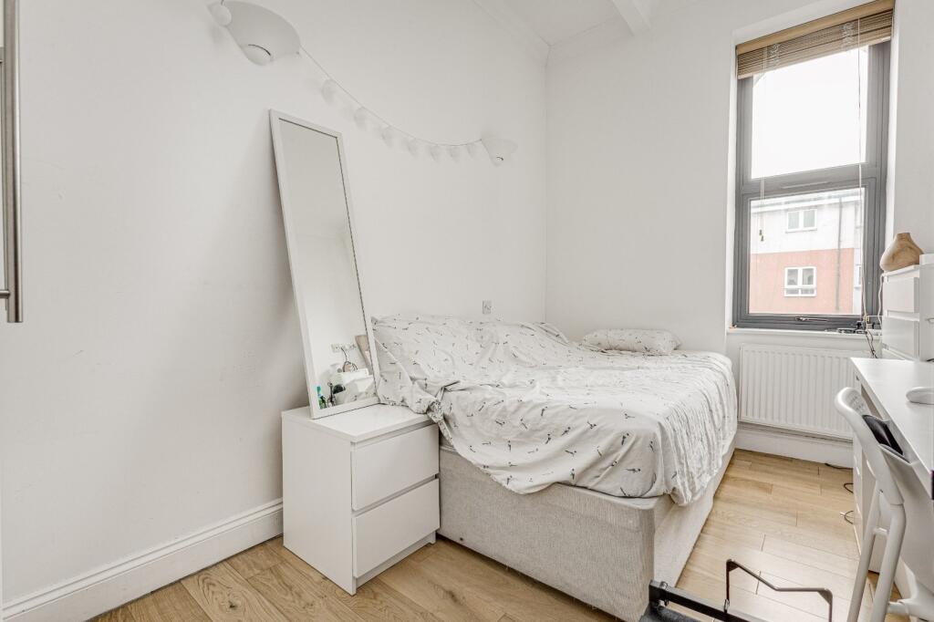 2 bed 1st Floor Flat for rent in Kingston upon Thames. From Chestertons Estate Agents - Richmond Lettings 2 bed 1st Floor Flat for rent in Kingston upon Thames. From Chestertons Estate Agents - Richmond Lettings