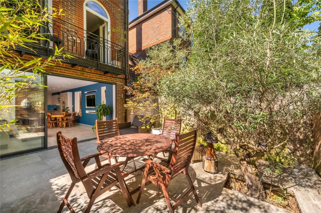 4 bed Mid Terraced House for rent in Richmond. From Chestertons Estate Agents - Richmond Lettings