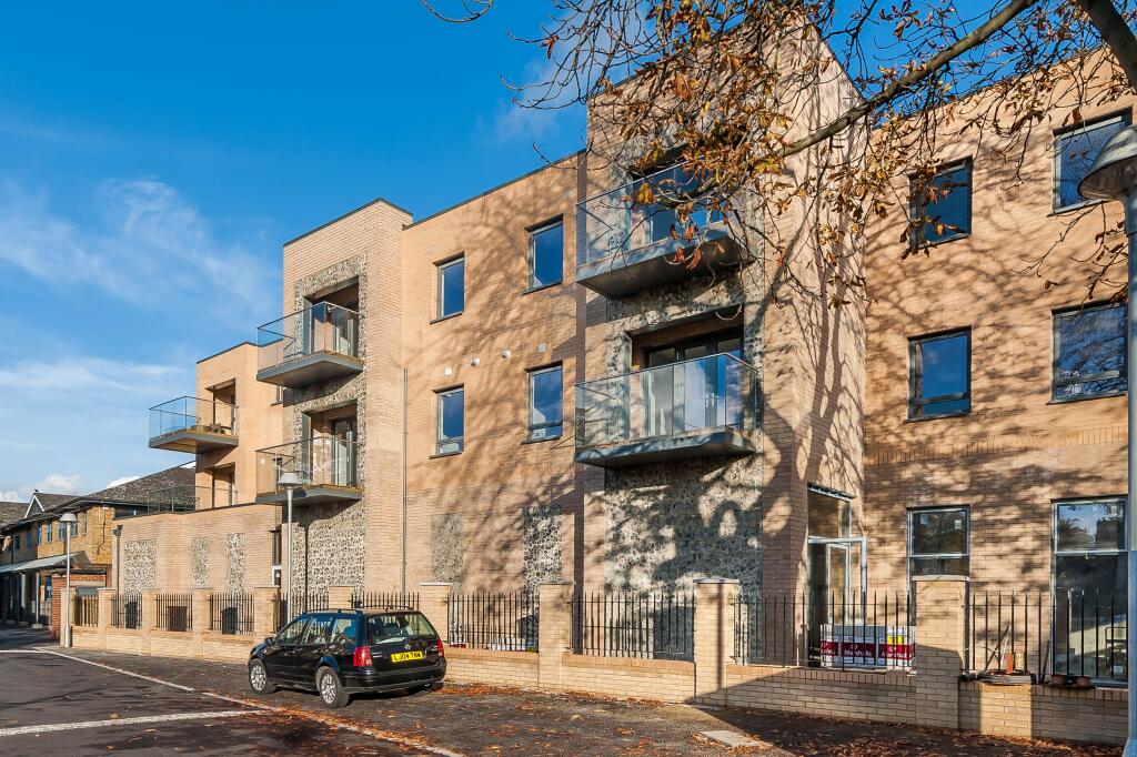 3 bed 1st Floor Flat for rent in Kingston upon Thames. From Chestertons Estate Agents - Richmond Lettings