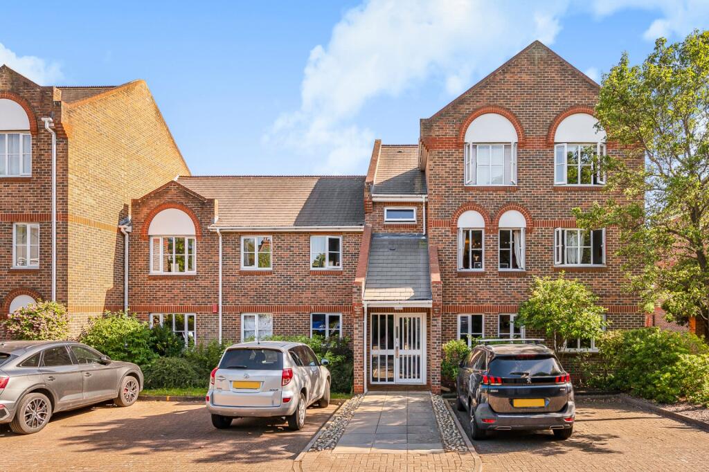 2 bed 1st Floor Flat for rent in Richmond. From Chestertons Estate Agents - Richmond Lettings 2 bed 1st Floor Flat for rent in Richmond. From Chestertons Estate Agents - Richmond Lettings