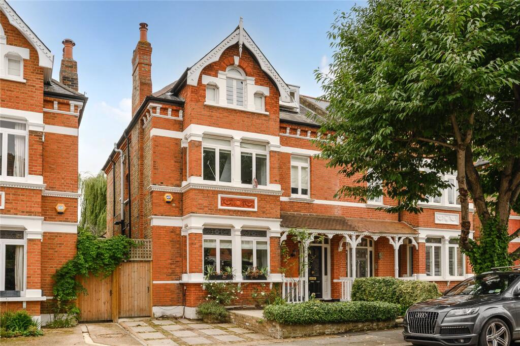 6 bed Detached for rent in Twickenham. From Chestertons Estate Agents - Richmond Lettings