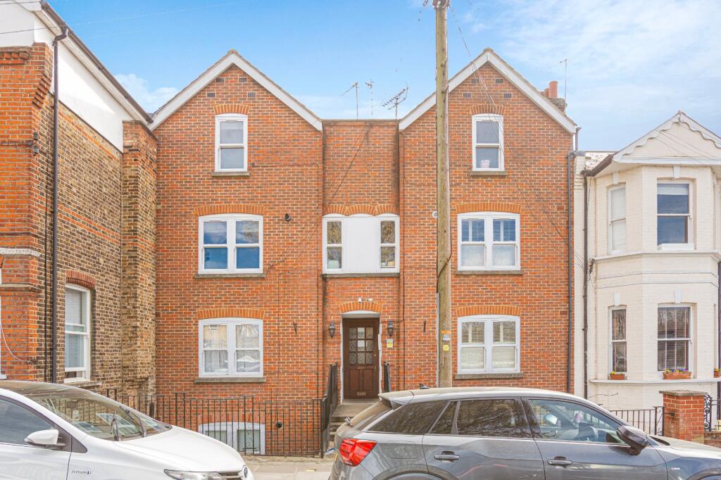 1 bed 1st Floor Flat for rent in Twickenham. From Chestertons Estate Agents - Richmond Lettings