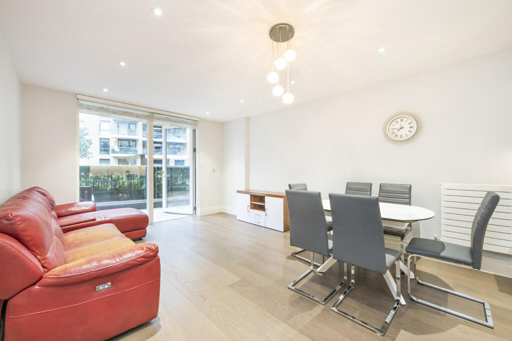 2 bed 1st Floor Flat for rent in Kingston upon Thames. From Chestertons Estate Agents - Richmond Lettings 2 bed 1st Floor Flat for rent in Kingston upon Thames. From Chestertons Estate Agents - Richmond Lettings