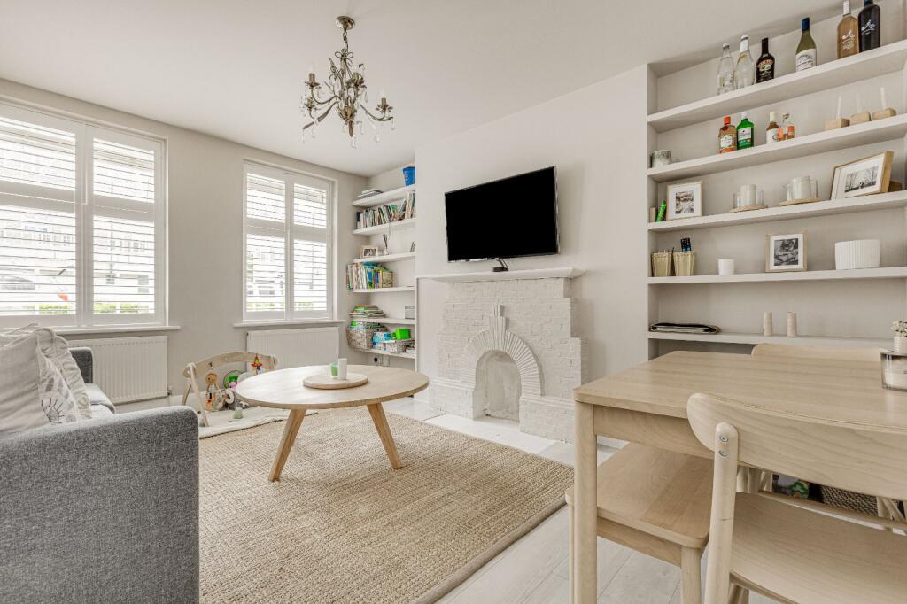 3 bed 1st Floor Flat for rent in Richmond. From Chestertons Estate Agents - Richmond Lettings