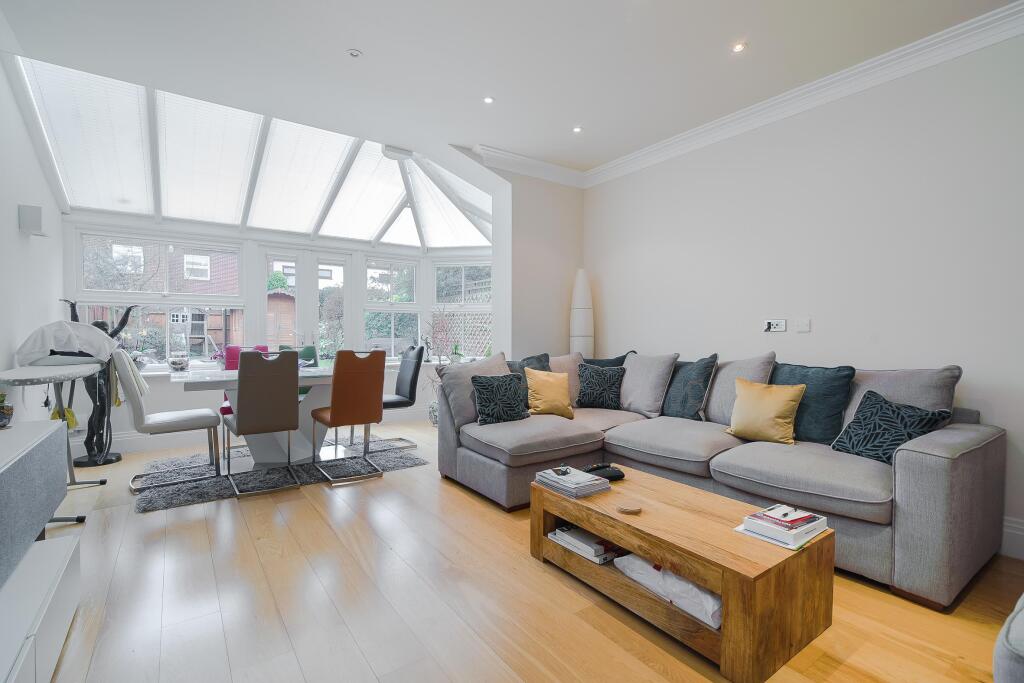 4 bed Detached for rent in Kingston upon Thames. From Chestertons Estate Agents - Richmond Lettings