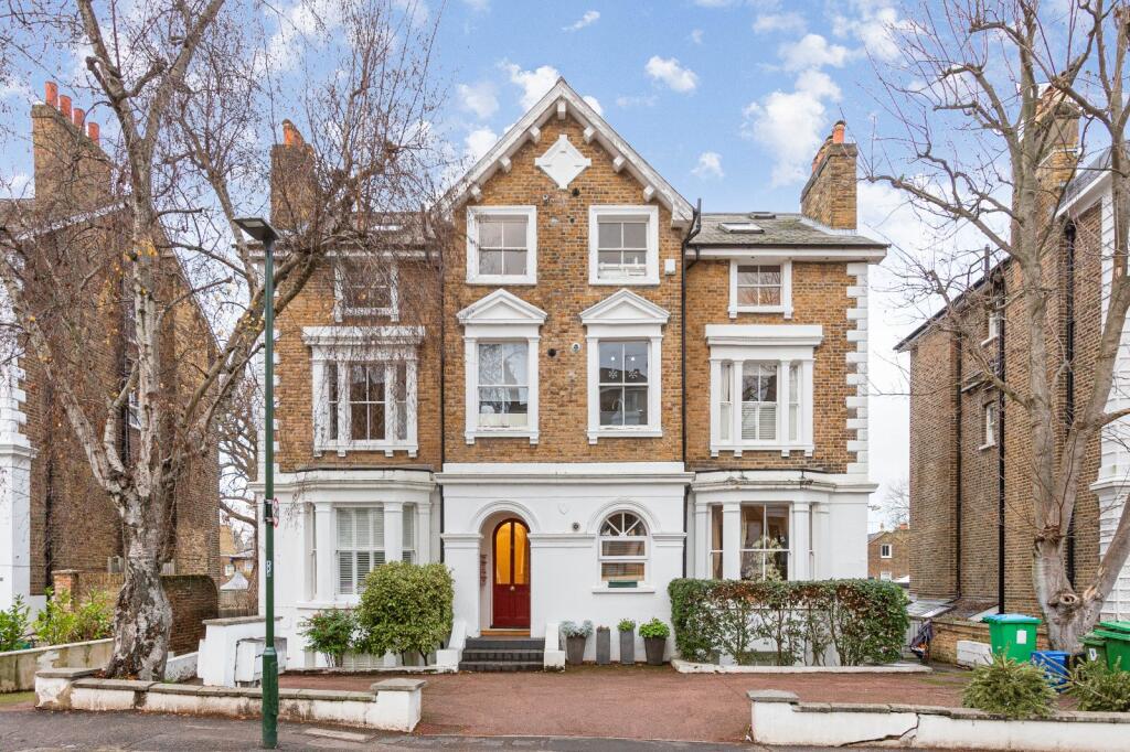 2 bed 1st Floor Flat for rent in Richmond. From Chestertons Estate Agents - Richmond Lettings
