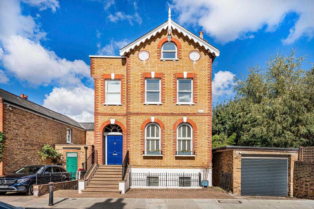5 bed Detached for rent in Richmond. From Chestertons Estate Agents - Richmond Lettings 5 bed Detached for rent in Richmond. From Chestertons Estate Agents - Richmond Lettings