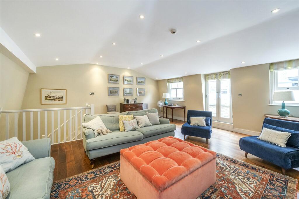 2 bed Mid Terraced House for rent in Chelsea. From Chestertons Estate Agents - South Kensington Lettings