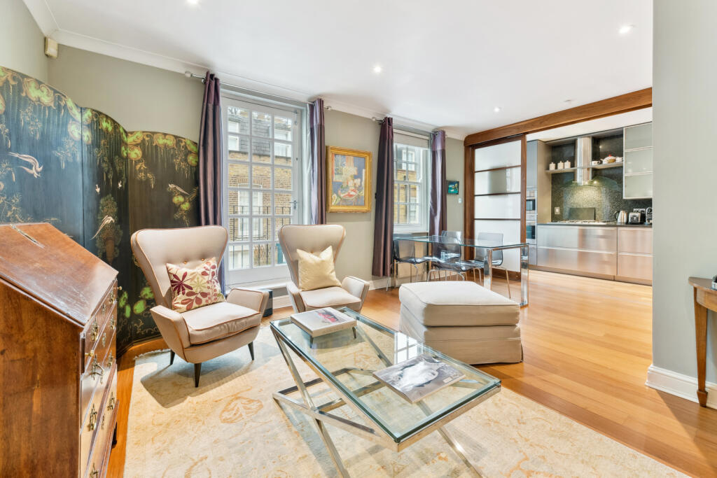 4 bed Mews for rent in Chelsea. From Chestertons Estate Agents - South Kensington Lettings