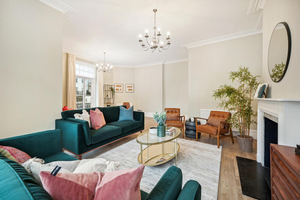4 bed Flat for rent in Kensington. From Chestertons Estate Agents - South Kensington Lettings
