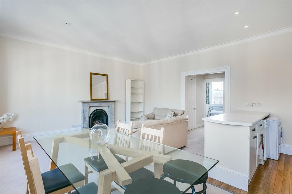 1 bed Mid Terraced House for rent in Chelsea. From Chestertons Estate Agents - South Kensington Lettings