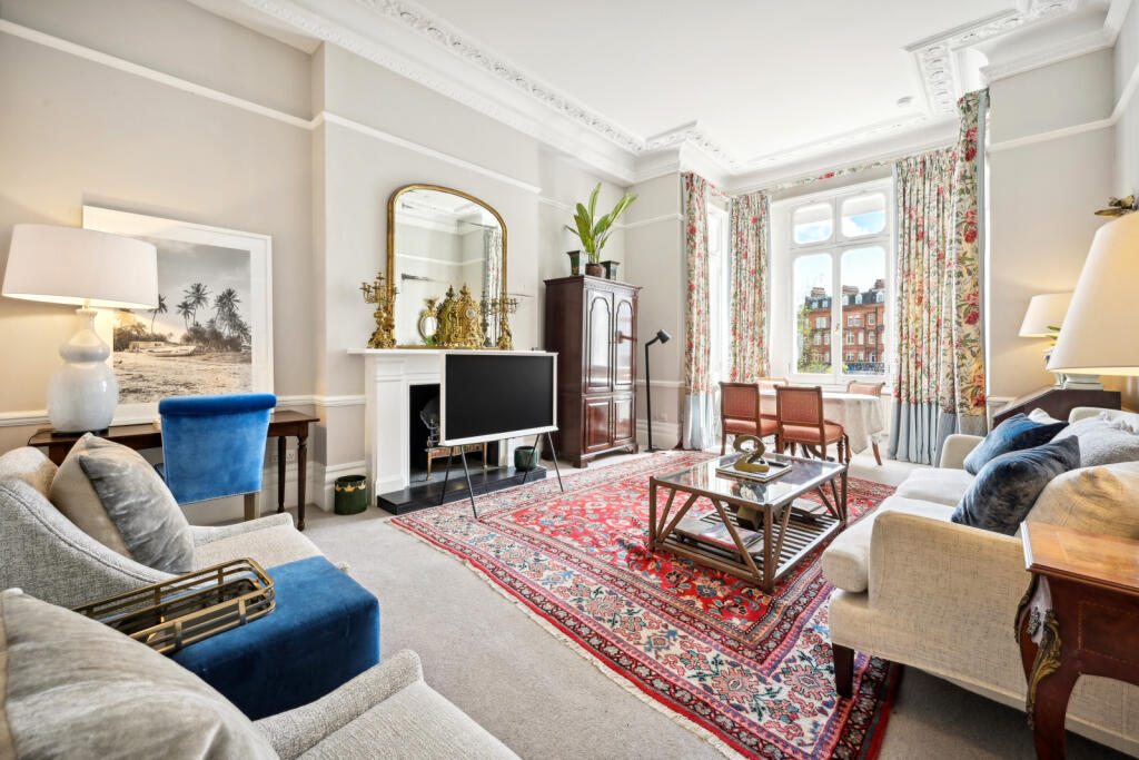 1 bed Flat for rent in Chelsea. From Chestertons Estate Agents - South Kensington Lettings