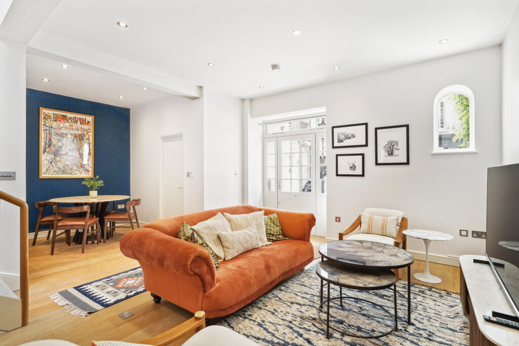 2 bed Mews for rent in Chelsea. From Chestertons Estate Agents - South Kensington Lettings