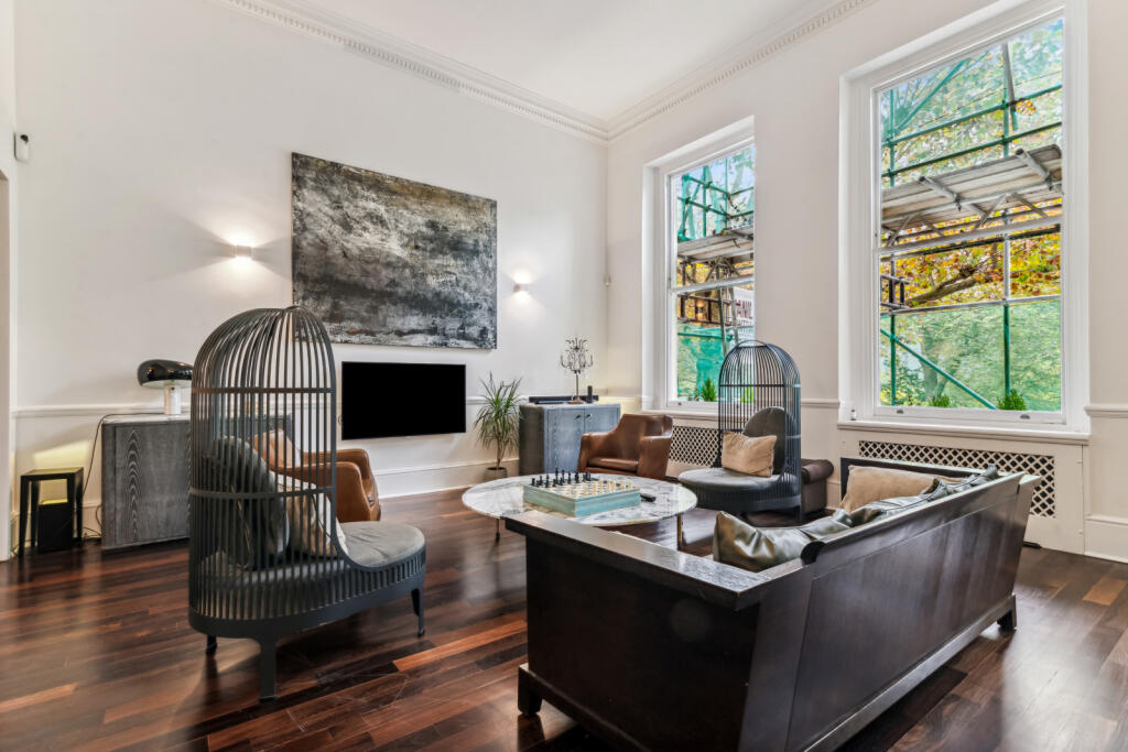 5 bed 1st Floor Flat for rent in Kensington. From Chestertons Estate Agents - South Kensington Lettings