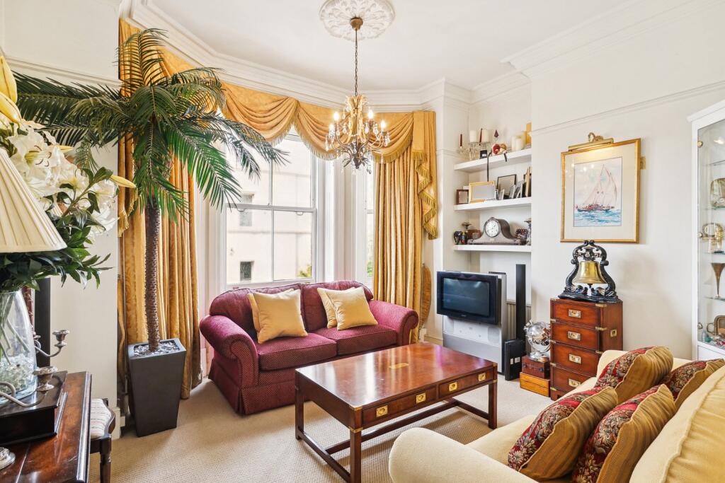 2 bed 1st Floor Flat for rent in Kensington. From Chestertons Estate Agents - South Kensington Lettings 2 bed 1st Floor Flat for rent in Kensington. From Chestertons Estate Agents - South Kensington Lettings