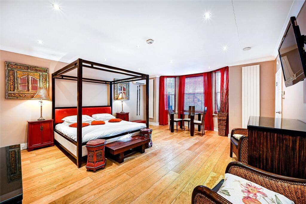 4 bed 1st Floor Flat for rent in Kensington. From Chestertons Estate Agents - South Kensington Lettings