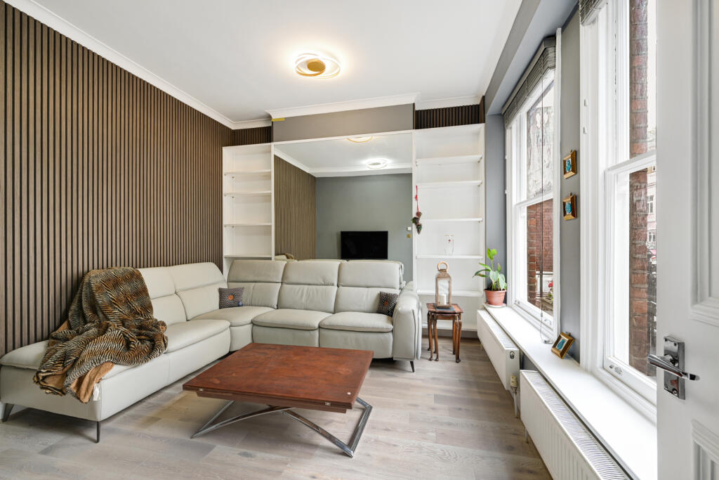 2 bed 1st Floor Flat for rent in Kensington. From Chestertons Estate Agents - South Kensington Lettings